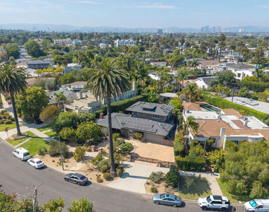 11835 S South Park Avenue - Photo Thumbnail 1