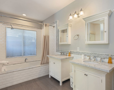 11835 S South Park Avenue - Photo Thumbnail 13