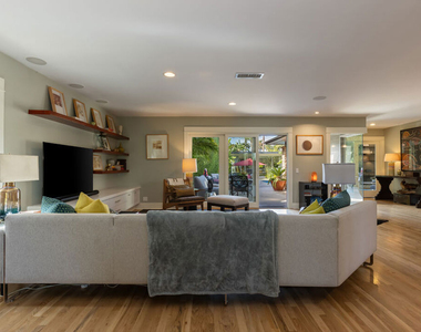 11835 S South Park Avenue - Photo Thumbnail 6