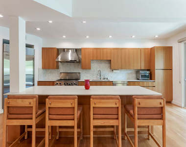 723 Westmount Drive - Photo Thumbnail 6