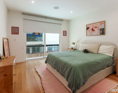 723 Westmount Drive - Photo Thumbnail 12