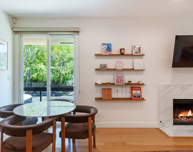 723 Westmount Drive - Photo Thumbnail 9