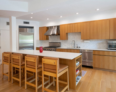 723 Westmount Drive - Photo Thumbnail 5