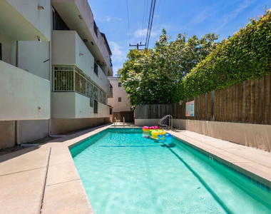 723 Westmount Drive - Photo Thumbnail 17