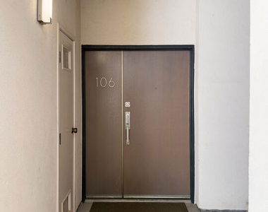 723 Westmount Drive - Photo Thumbnail 19
