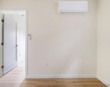 722 E 116th - Photo Thumbnail 5
