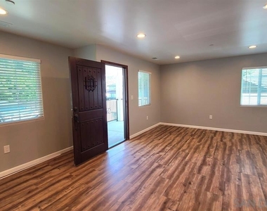 8834 Valencia St - Photo Thumbnail 20