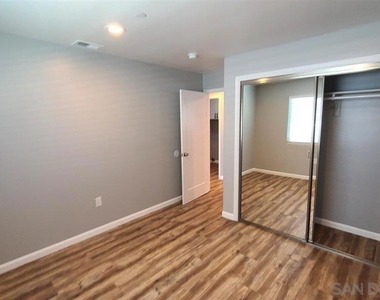 8834 Valencia St - Photo Thumbnail 11