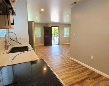 8834 Valencia St - Photo Thumbnail 7