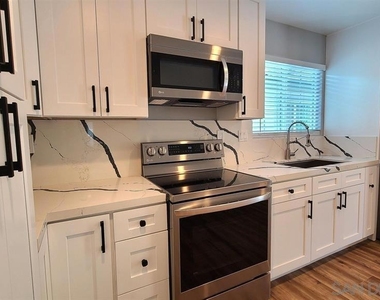 8834 Valencia St - Photo Thumbnail 6