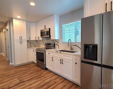 8834 Valencia St - Photo Thumbnail 5