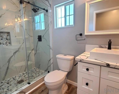 8834 Valencia St - Photo Thumbnail 14