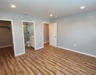 8834 Valencia St - Photo Thumbnail 9