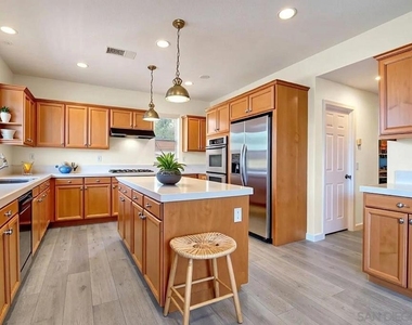 5292 Village Dr - Photo Thumbnail 1