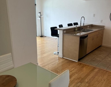 425 W Beech - Photo Thumbnail 14