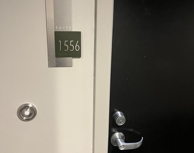 425 W Beech - Photo Thumbnail 2