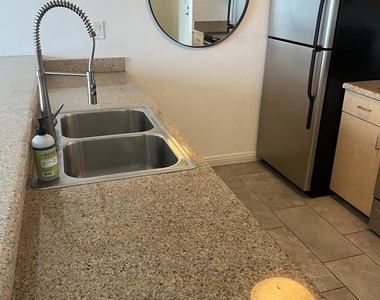 425 W Beech - Photo Thumbnail 13