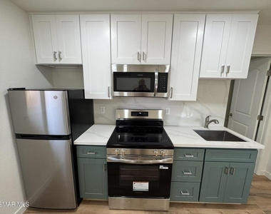 1281 Hartley Avenue - Photo Thumbnail 2