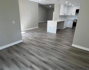 2800 Regina Avenue - Photo Thumbnail 7