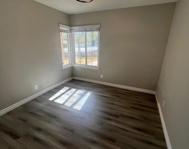 2800 Regina Avenue - Photo Thumbnail 13