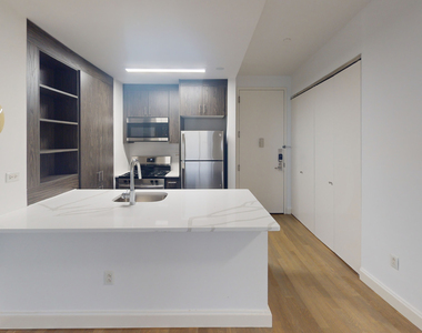 10 Hanover Square - Photo Thumbnail 1