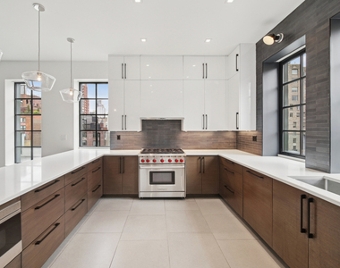 East 80th Street - Photo Thumbnail 3