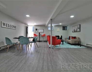 1647 Eighth Avenue - Photo Thumbnail 11