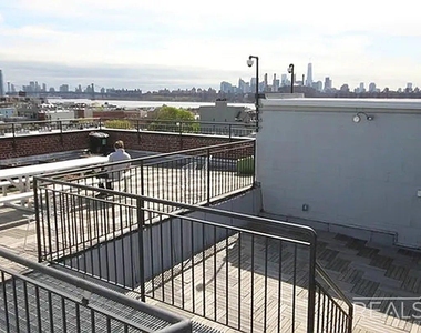 96 Dupont Street - Photo Thumbnail 11