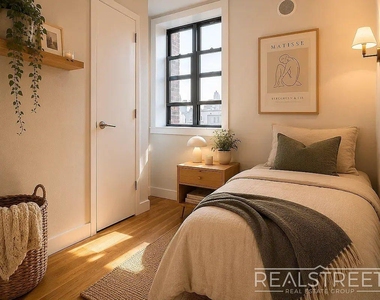 96 Dupont Street - Photo Thumbnail 4