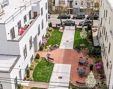 96 Dupont Street - Photo Thumbnail 10