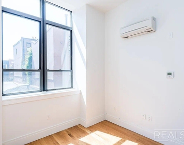 17 Monitor Street - Photo Thumbnail 5