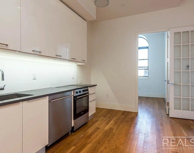 17 Monitor Street - Photo Thumbnail 1