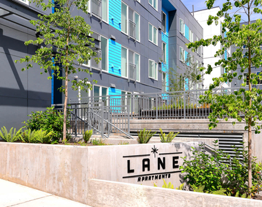 10720 5th Ave Ne - Photo Thumbnail 2