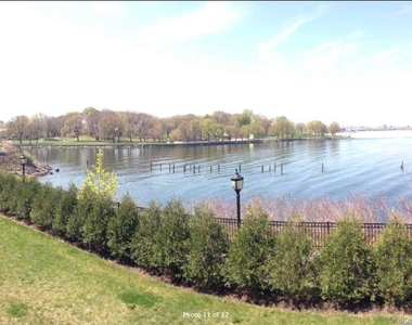 306 Soundview Lane - Photo Thumbnail 9