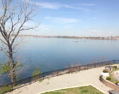 306 Soundview Lane - Photo Thumbnail 8