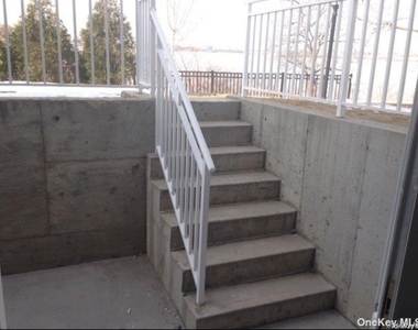 306 Soundview Lane - Photo Thumbnail 6