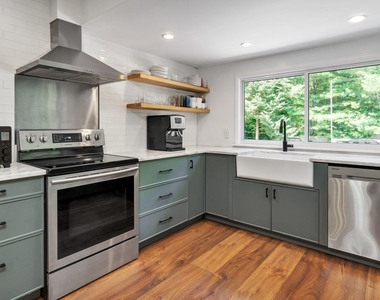 18 Bay View Road - Photo Thumbnail 18
