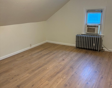 181 Violet Avenue - Photo Thumbnail 4