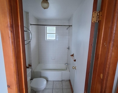 2095 Ulster Avenue - Photo Thumbnail 5