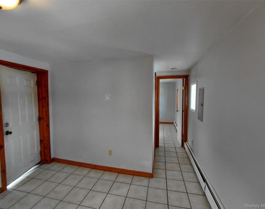 2095 Ulster Avenue - Photo Thumbnail 2