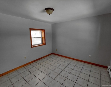 2095 Ulster Avenue - Photo Thumbnail 3