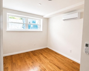 8713 Homelawn St - Photo Thumbnail 3