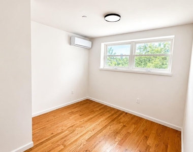 8713 Homelawn St - Photo Thumbnail 2