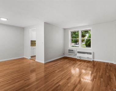 700 Scarsdale Avenue - Photo Thumbnail 4