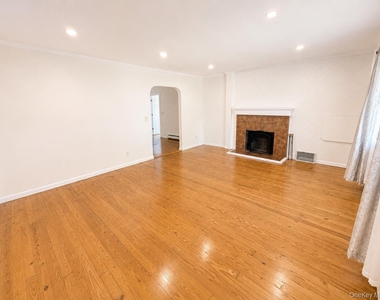 52 Hoffman Lane - Photo Thumbnail 4