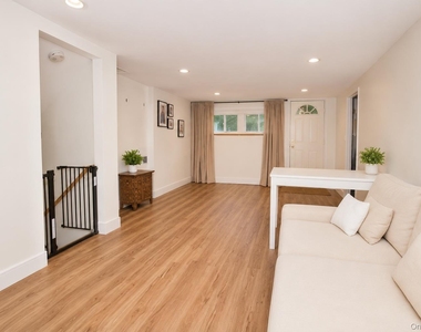 51 Whitman Avenue - Photo Thumbnail 3