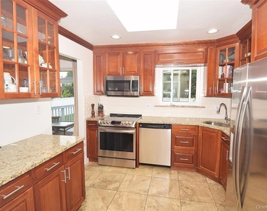 51 Whitman Avenue - Photo Thumbnail 6