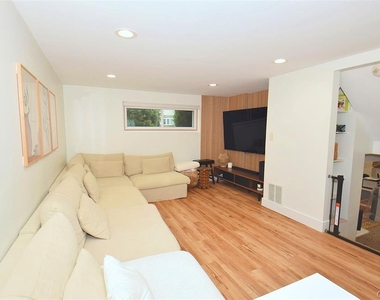 51 Whitman Avenue - Photo Thumbnail 4