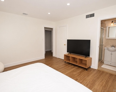 51 Whitman Avenue - Photo Thumbnail 13