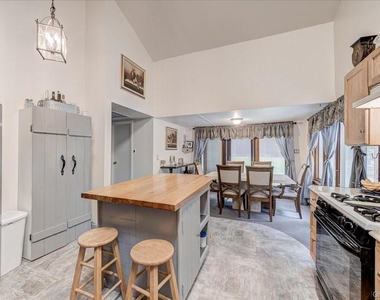 13 Laurel Trail - Photo Thumbnail 7